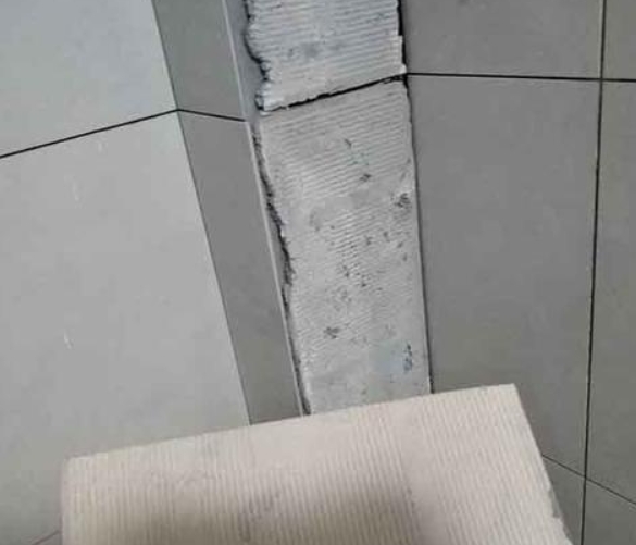 博爱瓷砖空鼓维修公司分享下厨房瓷砖脱落的补救措施。
